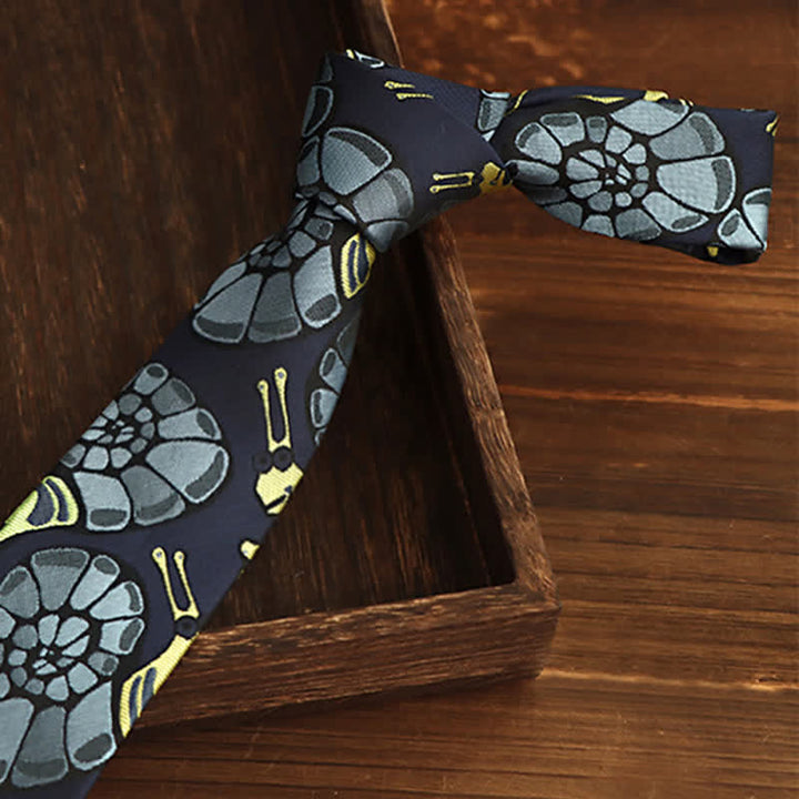 Cravate florale bleu marine et jaune pour homme avec motif escargot