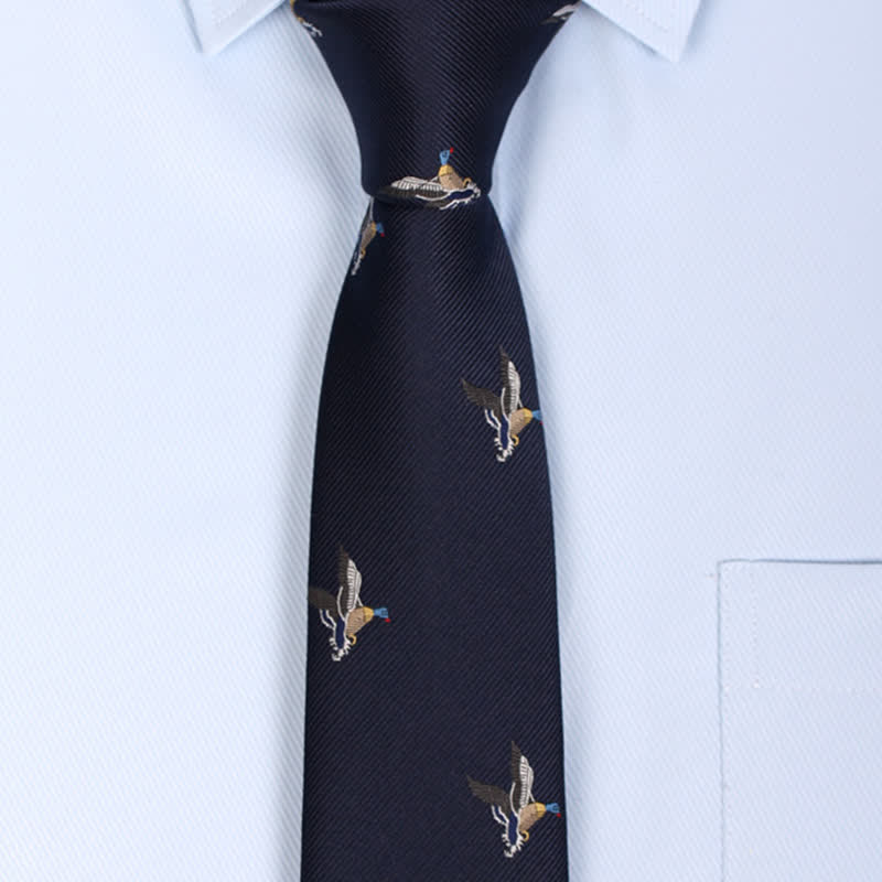 Cravate pour homme à motif de canards volants MidnightBlue