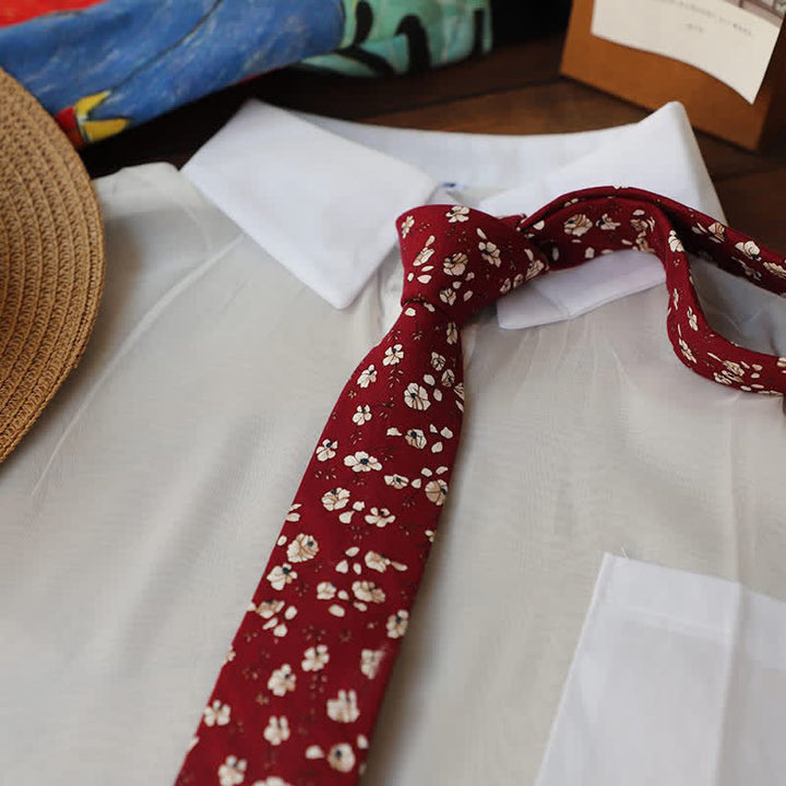 Cravate fine à motif floral romantique pour homme