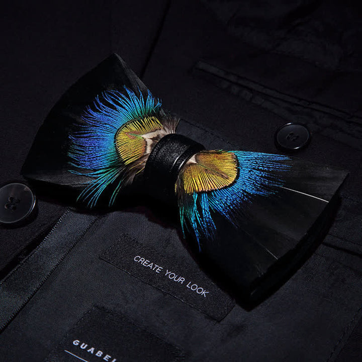Nœud papillon en plumes de faisan bleu et noir avec épingle à revers