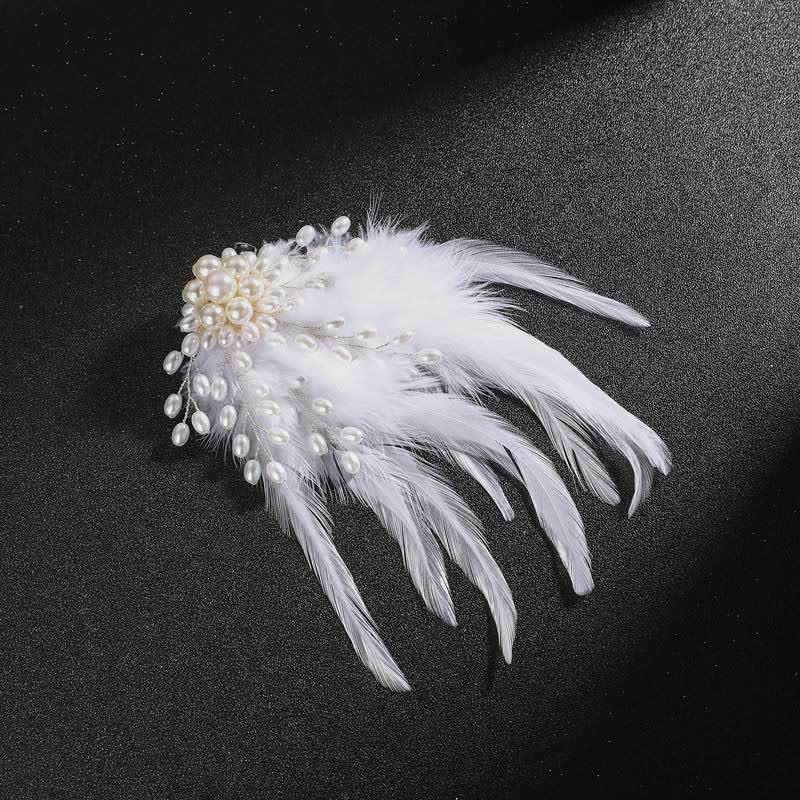 Broche en plumes de perles pour femme