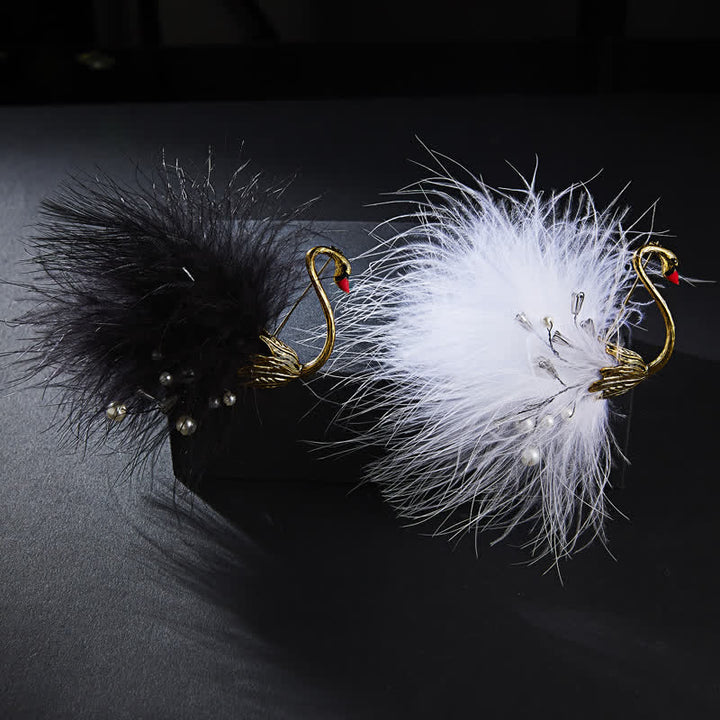 Broche en peluche en forme de cygne noir/blanc pour femme
