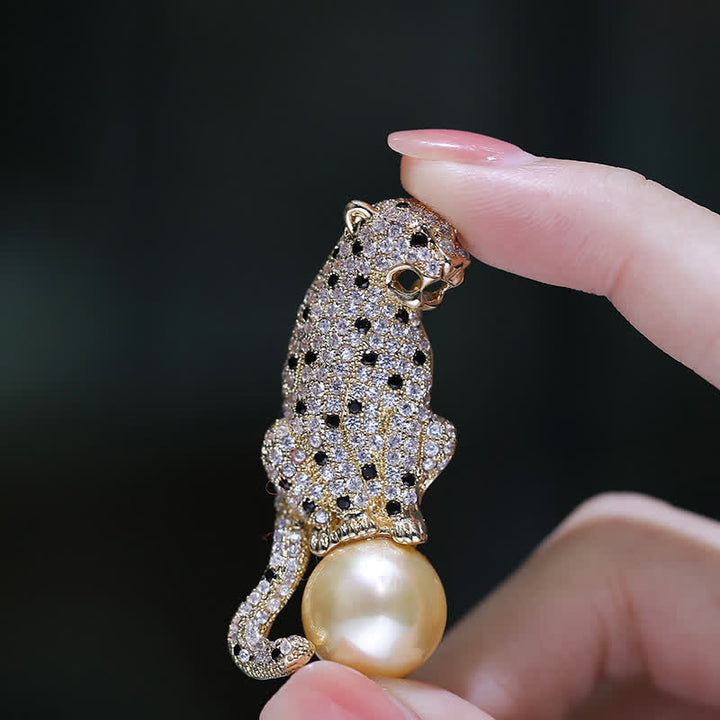 Broche en perles pour homme représentant une panthère jaguar