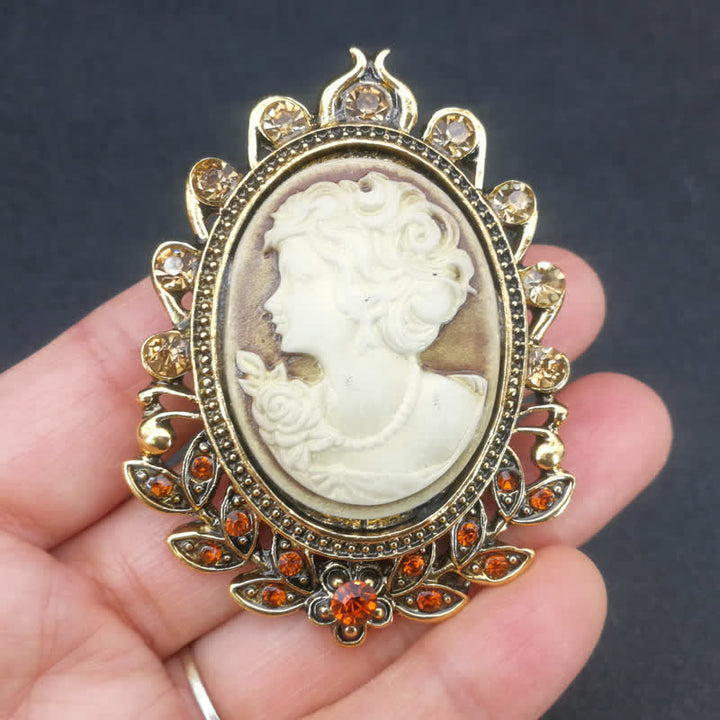 Broche camée victorienne pour femme avec silhouette de feuille