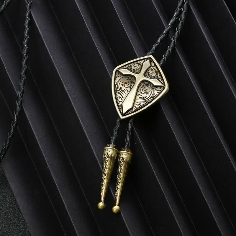 Cravate Bolo en forme de croix et de bouclier romain gravée à l'ancienne