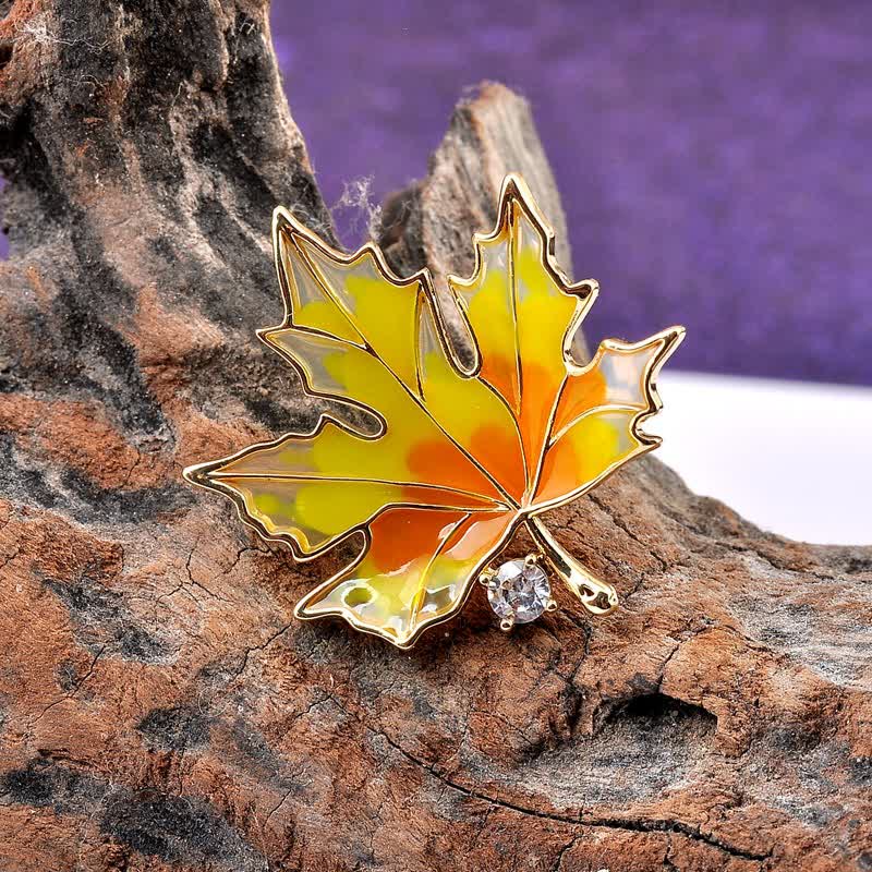 Broche feuille d'érable dorée d'automne pour femme