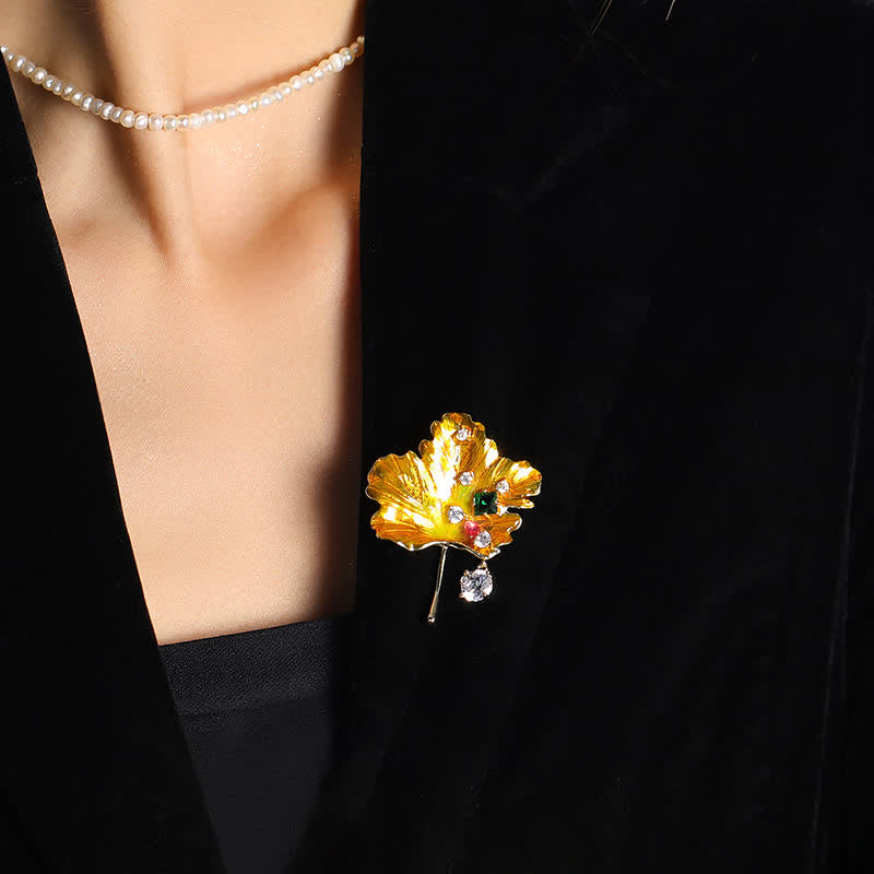 Broche feuille d'érable dorée pour femme