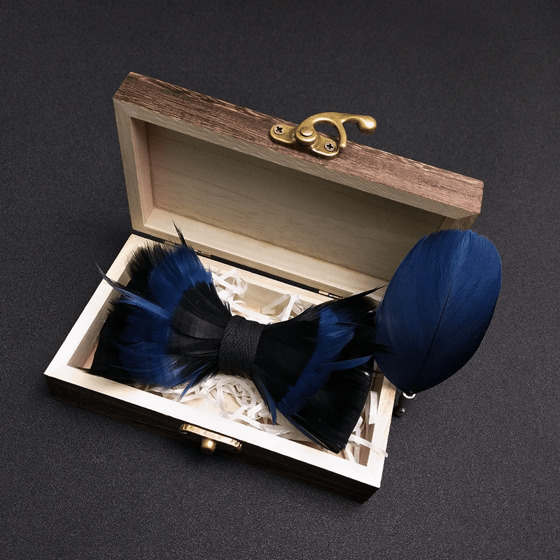 Nœud papillon en plumes bleu nuit et noir avec épingle à revers - image 1