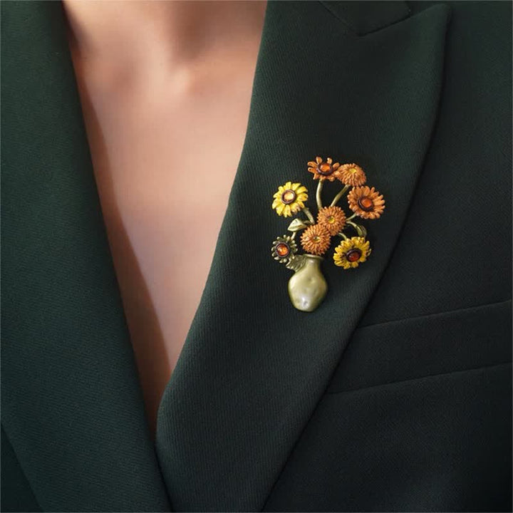 Broche en émail pour femme représentant un vase de tournesol