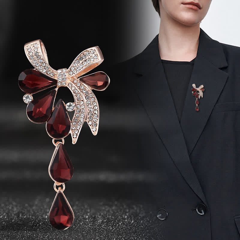 Broche fantaisie en forme de nœud papillon en forme de larme pour femme