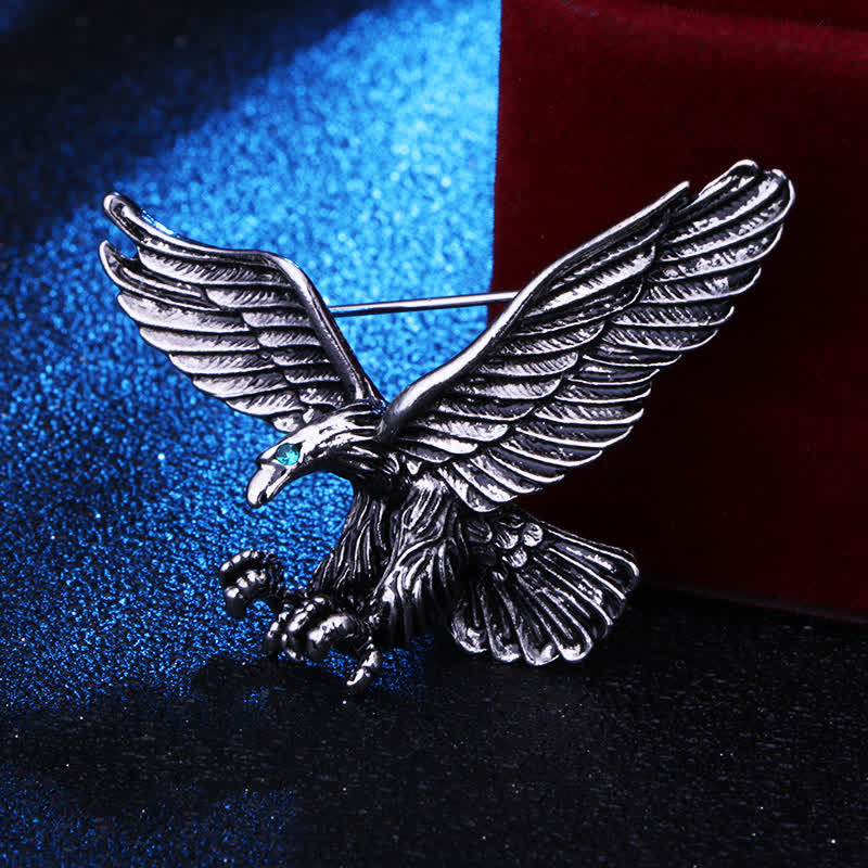 Broche œil vert pour homme avec buse chauve