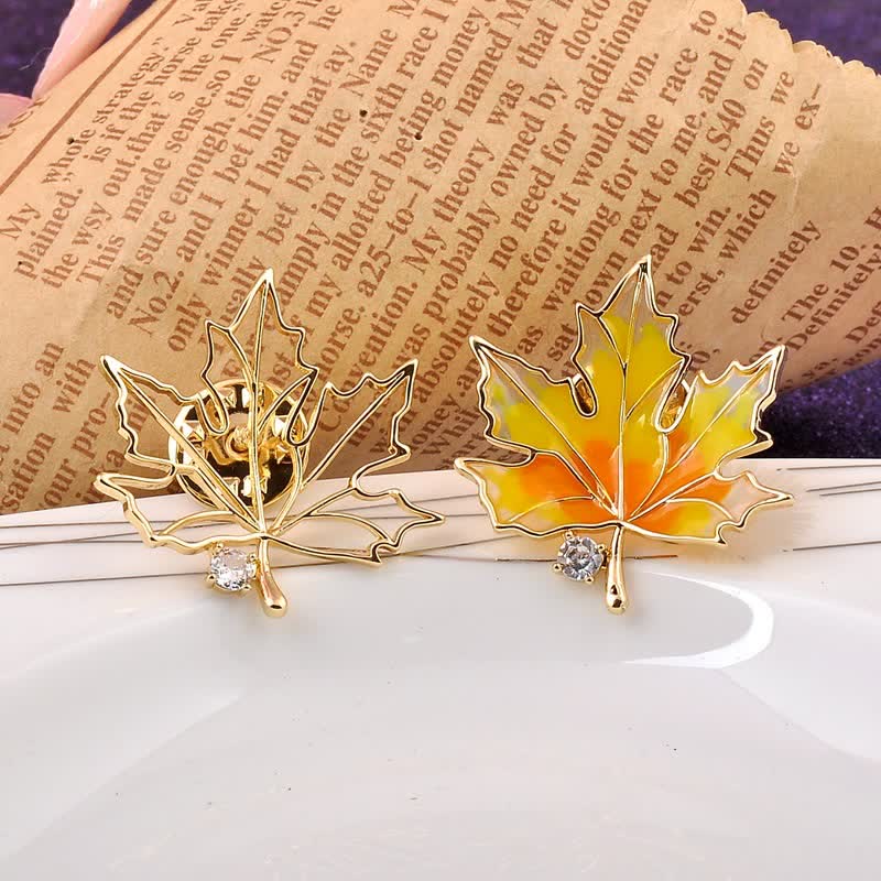 Broche feuille d'érable dorée d'automne pour femme