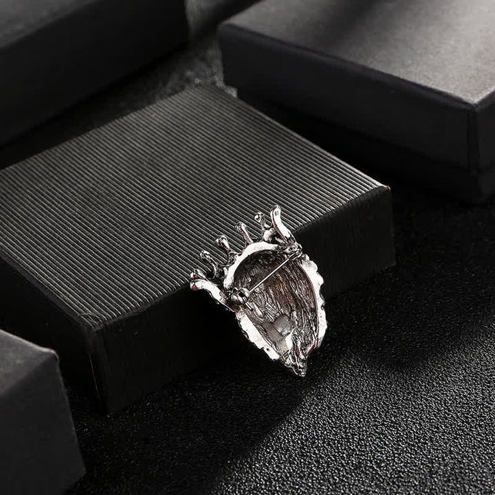 Broche pour homme représentant le roi lion