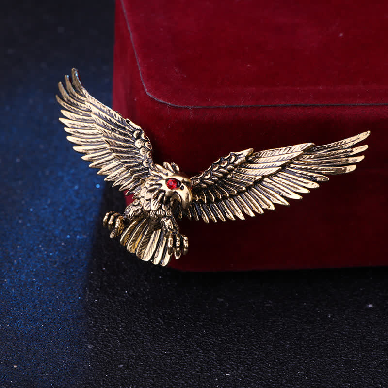 Broche rétro pour homme représentant un faucon à tête blanche