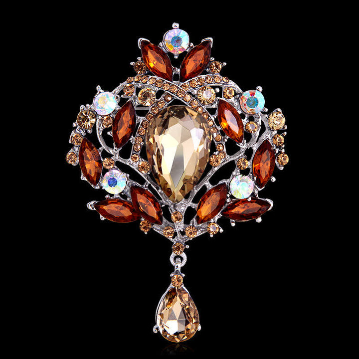 Broche en forme de goutte d'eau en forme de bouton floral brillant pour femme