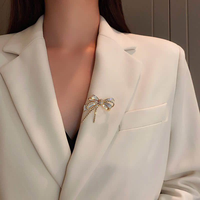Jolie broche en zircons pour femme avec noeud papillon