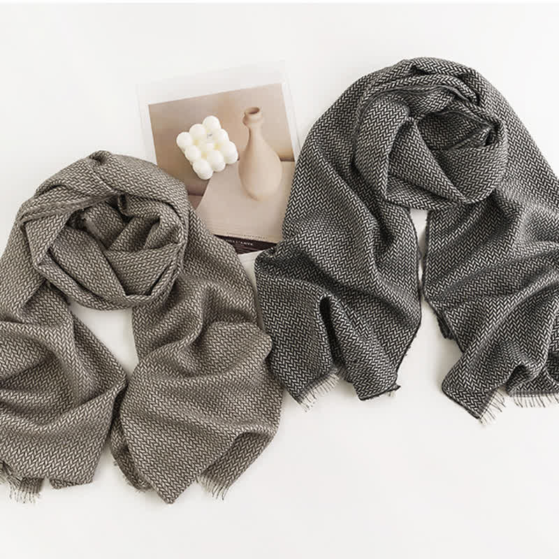 Écharpe simple à chevrons et pompons pour femme