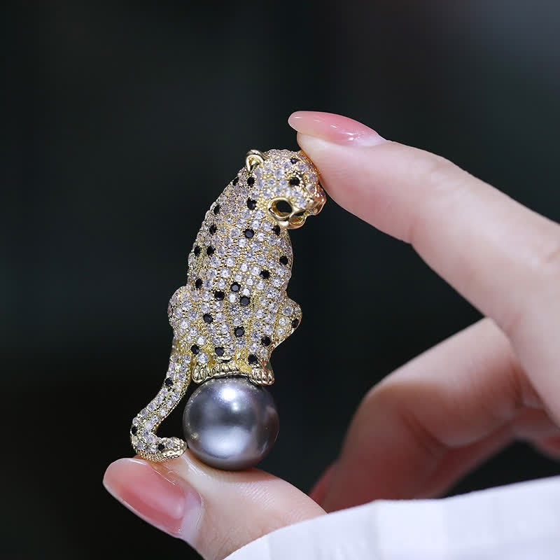 Broche en perles pour homme représentant une panthère jaguar