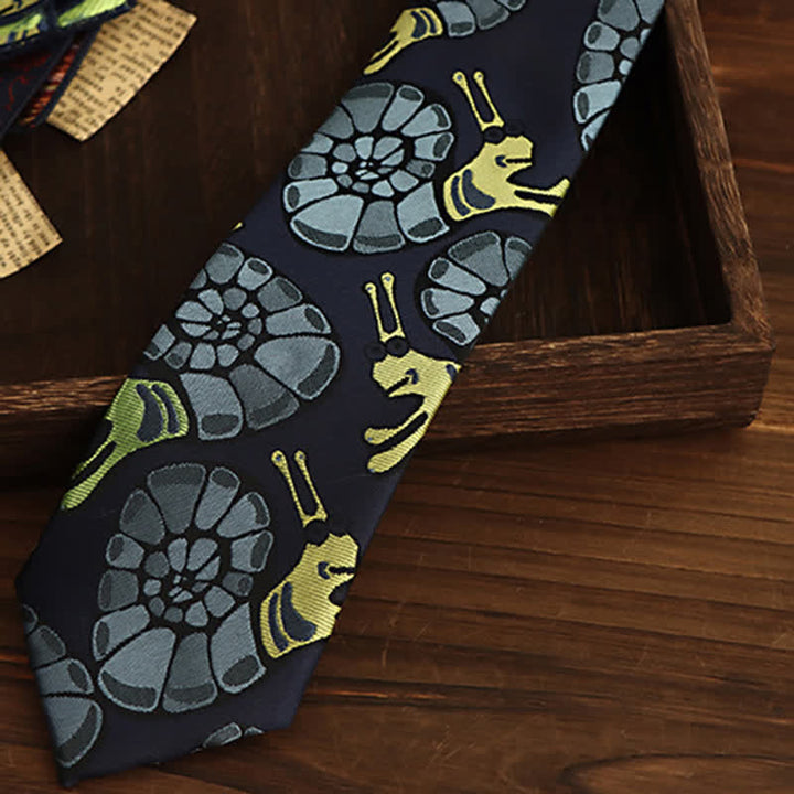 Cravate florale bleu marine et jaune pour homme avec motif escargot