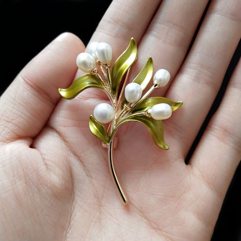Broche pour femme en perles naturelles et rameau d'olivier