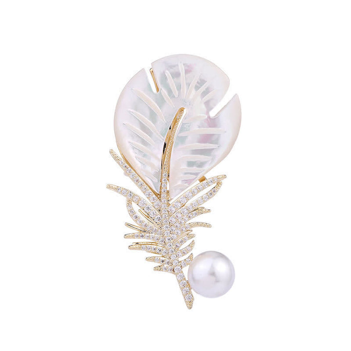 Broche en nacre et plumes pour femme