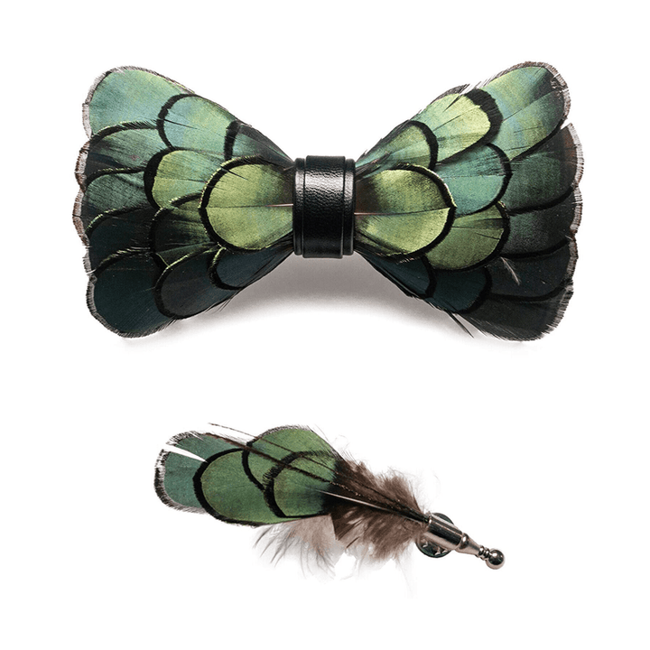 Nœud papillon classique en plumes vert olive foncé pour enfant avec épingle à revers