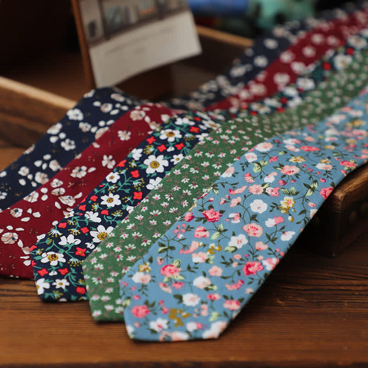 Cravate fine à motif floral romantique pour homme