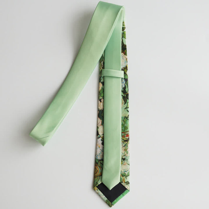 Cravate florale pour homme vert clair à motifs de roses blanches