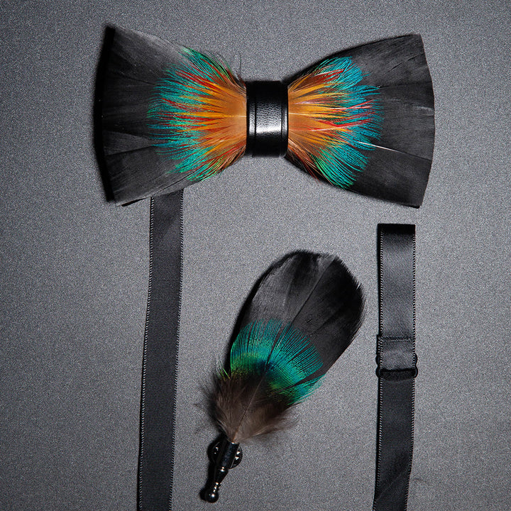 Nœud papillon en plumes nobles noir et orange avec épingle à revers