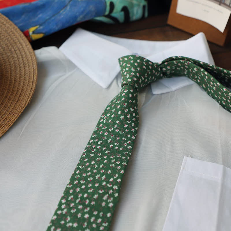 Cravate fine à motif floral romantique pour homme