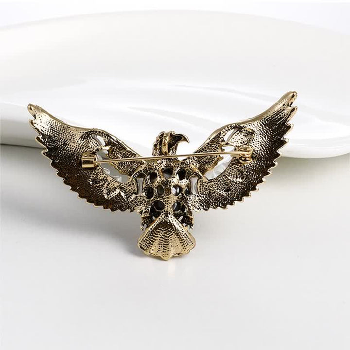Broche en pierre précieuse pour homme avec faucon volant