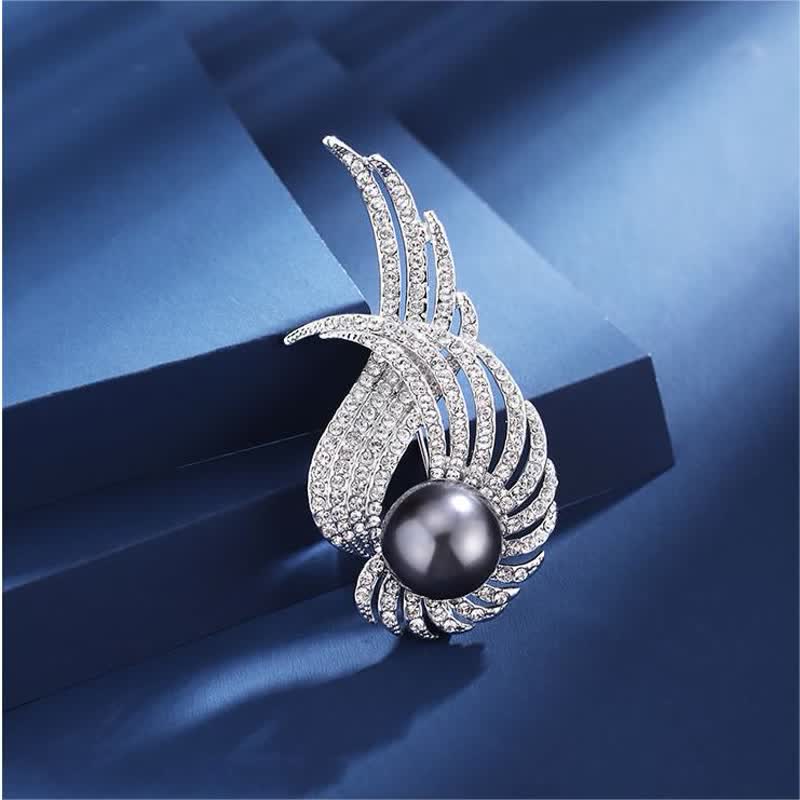 Broche en perles et plumes d'ailes d'ange pour femme