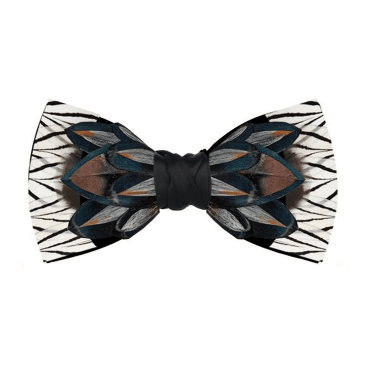 Nœud papillon en plumes grises et blanches en forme de toile d'araignée