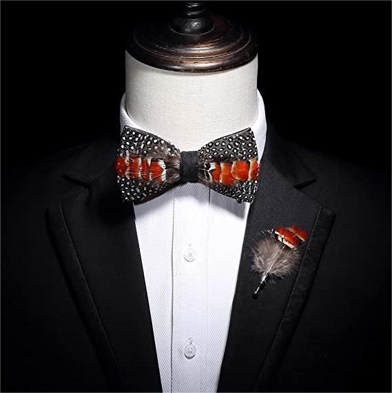 Nœud papillon à pois blancs et orange, avec épingle à revers