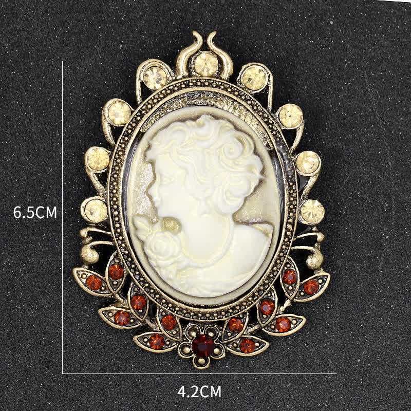 Broche camée victorienne pour femme avec silhouette de feuille