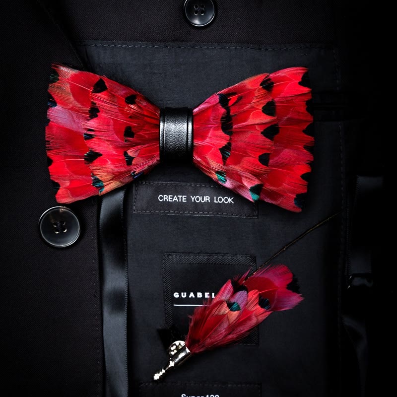 Nœud papillon en plumes de queue de pinson rouge pour enfant avec épingle à revers