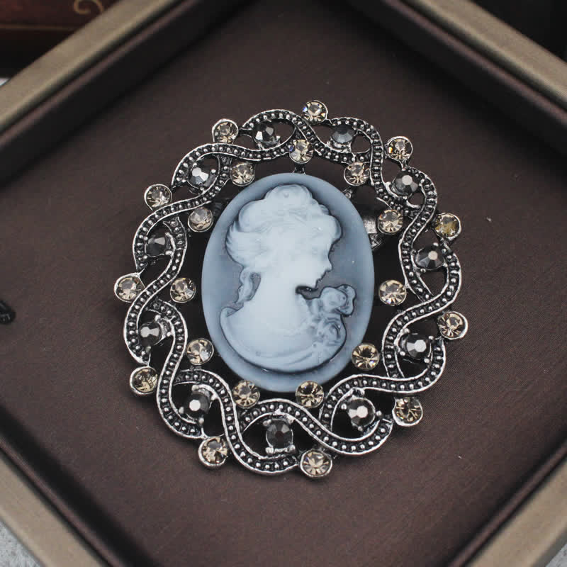 Broche camée rétro Century Queen pour femme