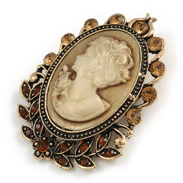 Broche camée victorienne pour femme avec silhouette de feuille