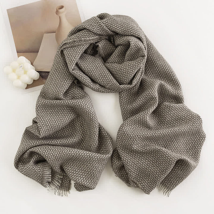 Écharpe simple à chevrons et pompons pour femme