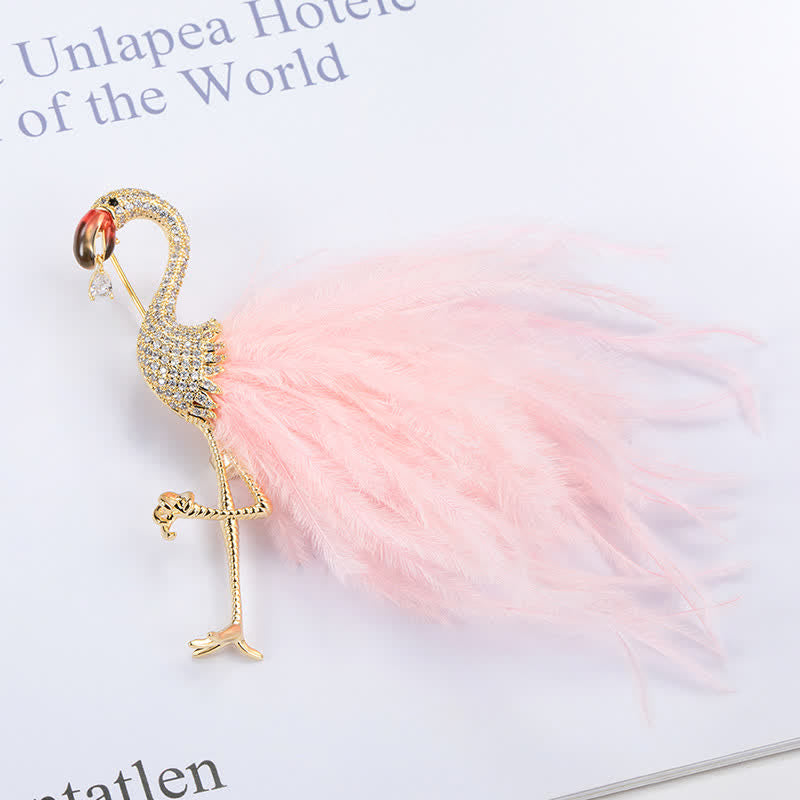 Broche en forme de plume de flamant rose scintillante en zircon