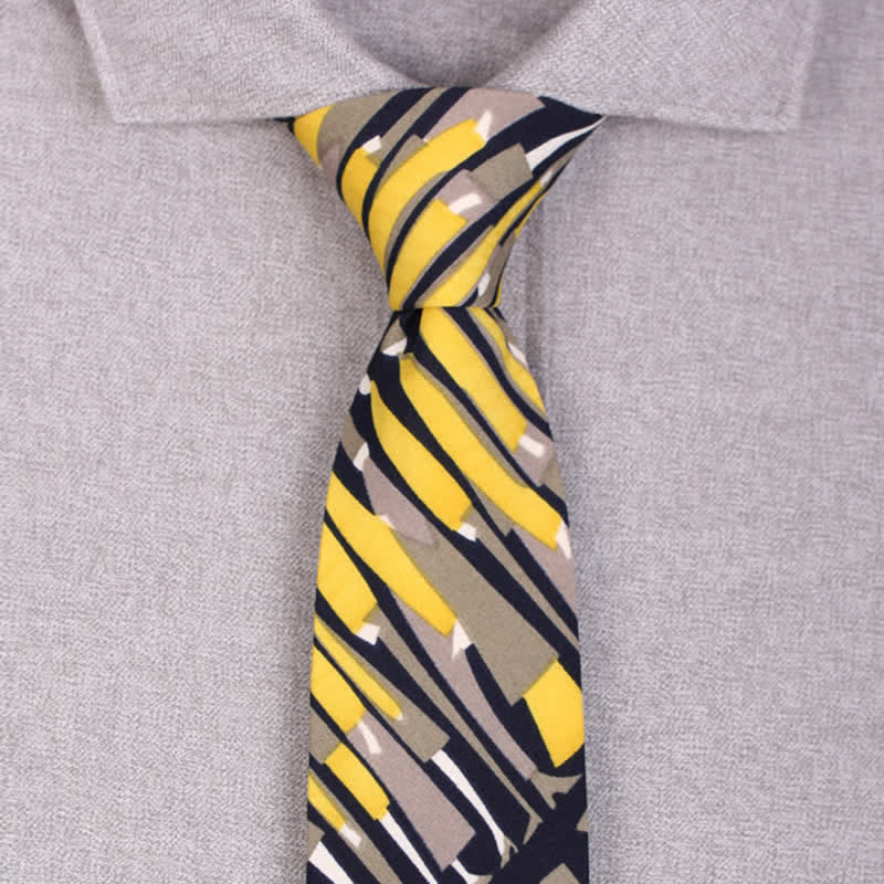 Cravate noire et jaune pour homme avec motif foule - image 1