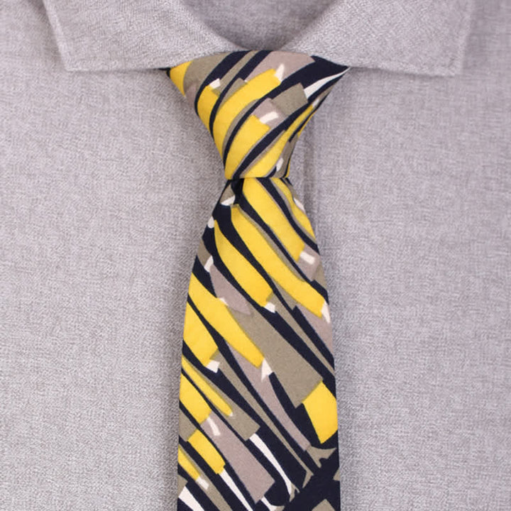 Cravate noire et jaune pour homme avec motif foule - image 1