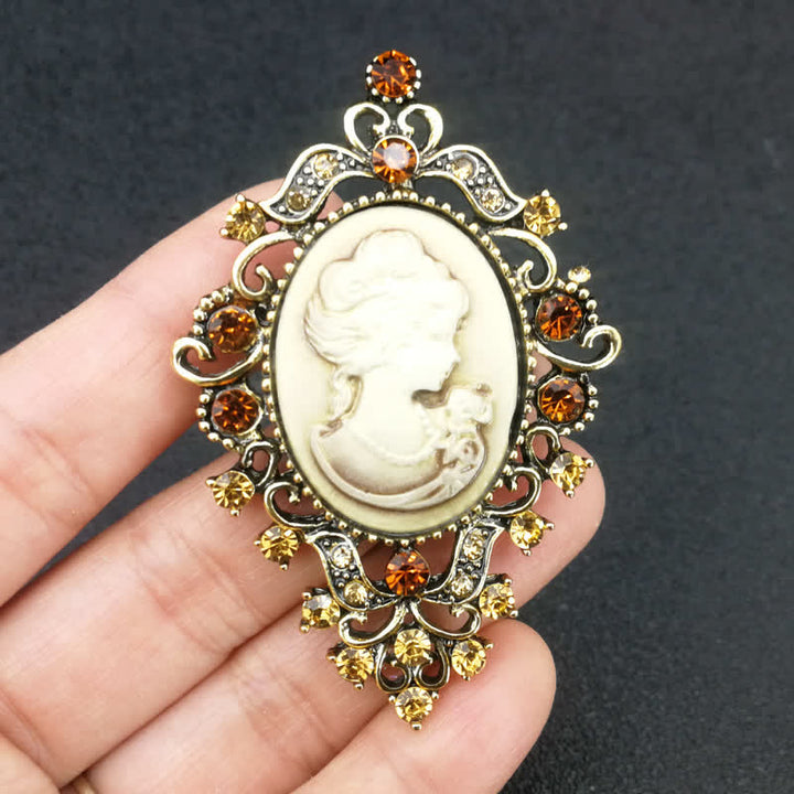 Broche camée Reine de beauté du palais des femmes