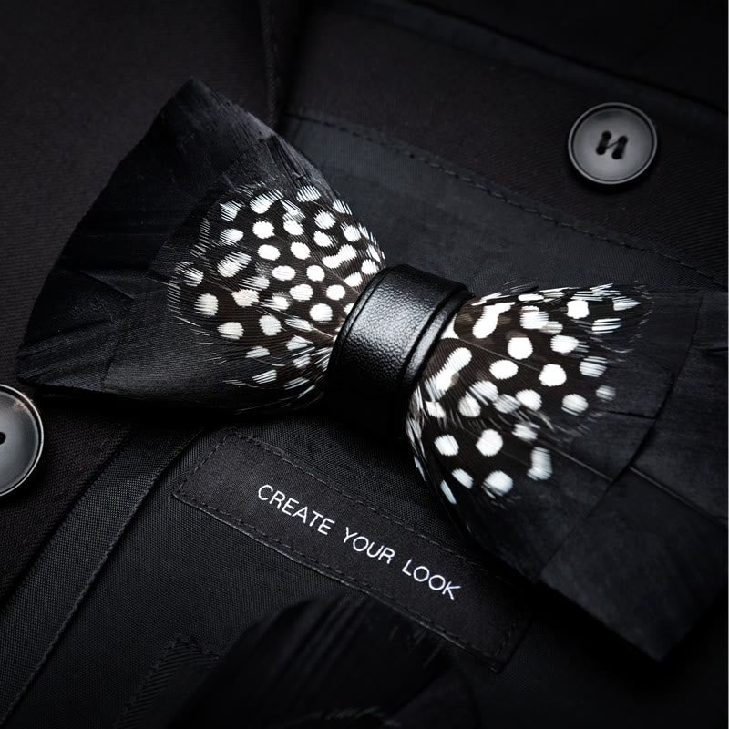 Nœud papillon à pois noirs et blancs pour enfant avec épingle à revers