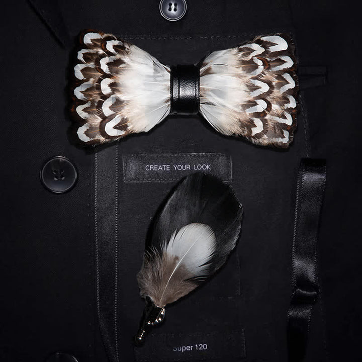 Nœud papillon en plumes Wilderness blanc et marron avec épingle à revers