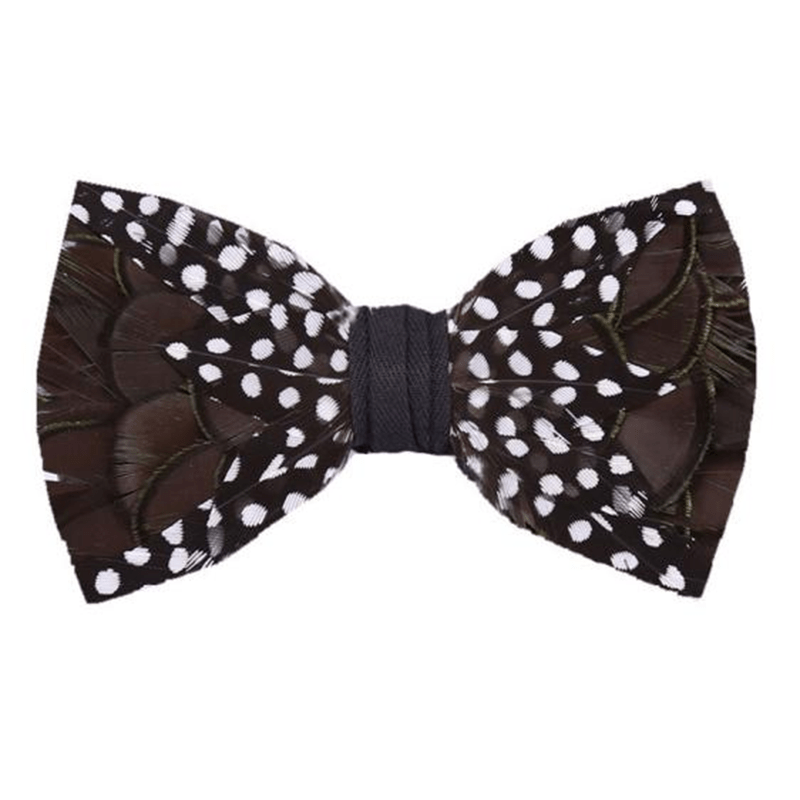 Nœud papillon en plumes de Guinée marron et blanc avec épingle à revers - Selle Marron et Blanc - image 0