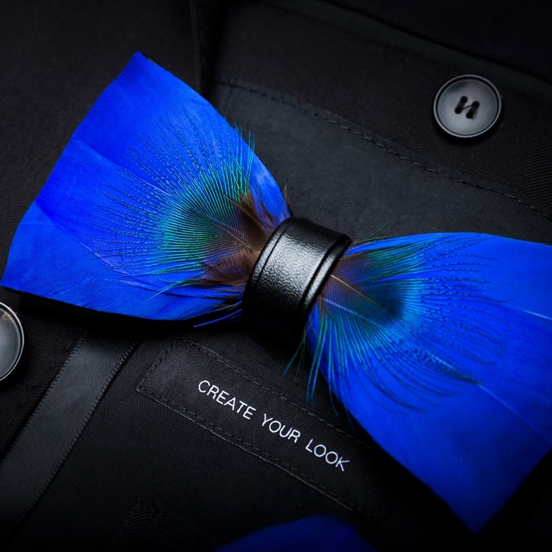 Nœud papillon Oxford bleu à plumes de paon pour enfant avec épingle à revers