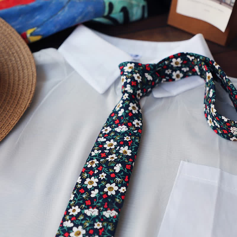 Cravate fine à motif floral romantique pour homme