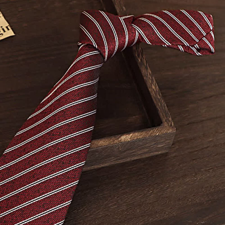 Cravate à fines rayures rouge foncé et blanc pour homme - image 2