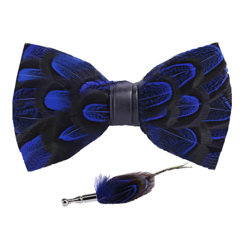 Nœud papillon en plumes de paon bleu nuit et noir avec épingle à revers